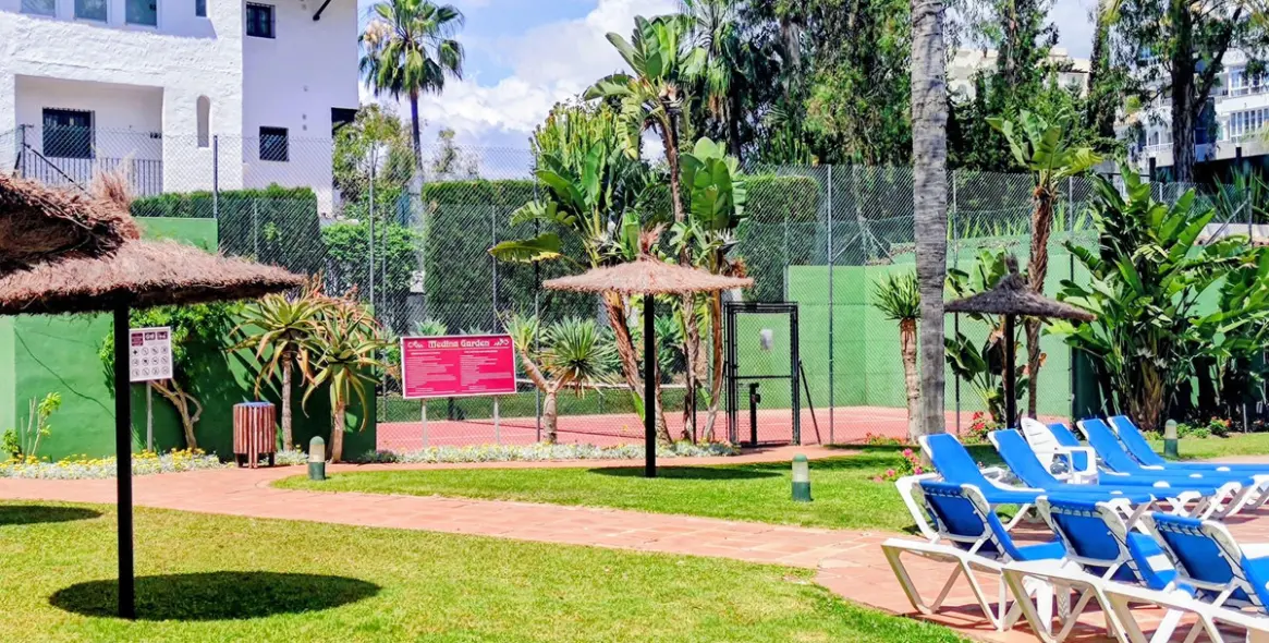 Venta de apartamento en planta media en Puerto Banús 34