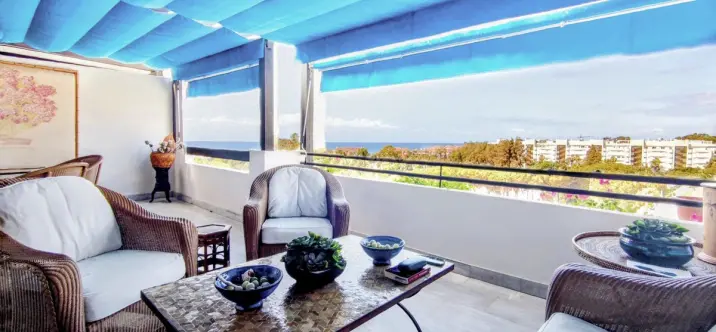 Sale of middle floor apartment in Puerto Banús 0