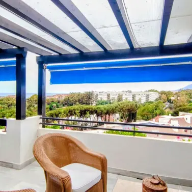 Sale of middle floor apartment in Puerto Banús