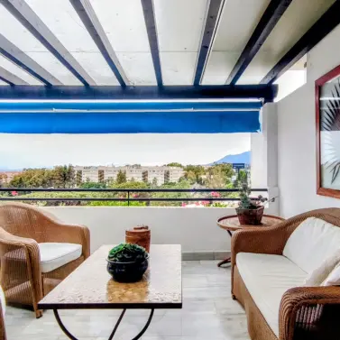 Sale of middle floor apartment in Puerto Banús