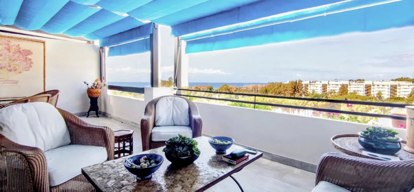 Venta de apartamento en planta media en Puerto Banús 0