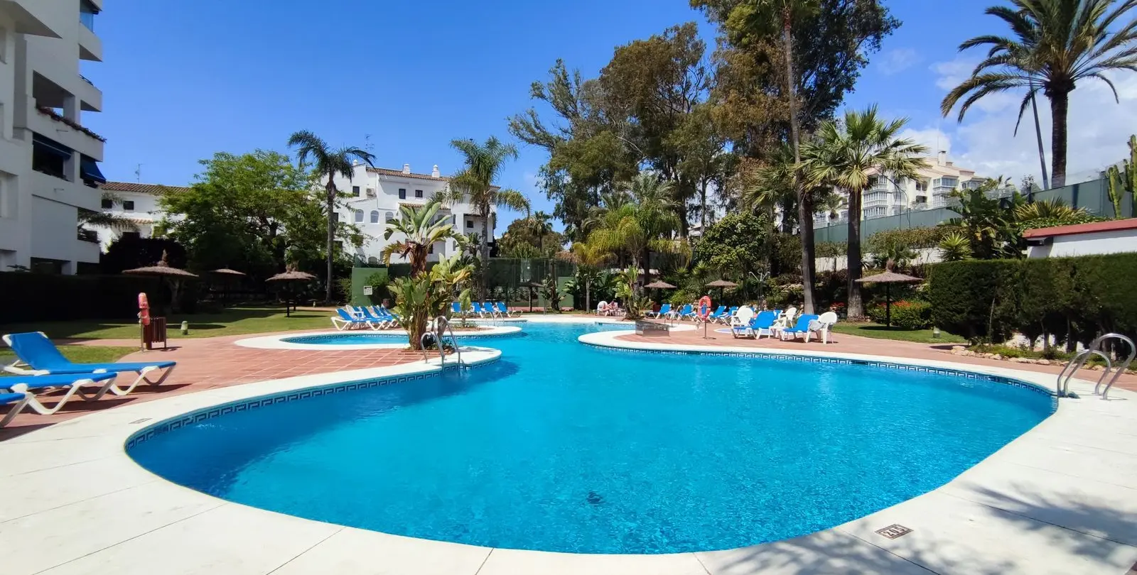 Продажа апартаментов на среднем этаже в Puerto Banús 32