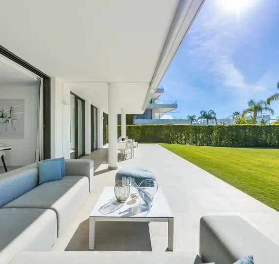 Апартаменты на первом этаже R5105848