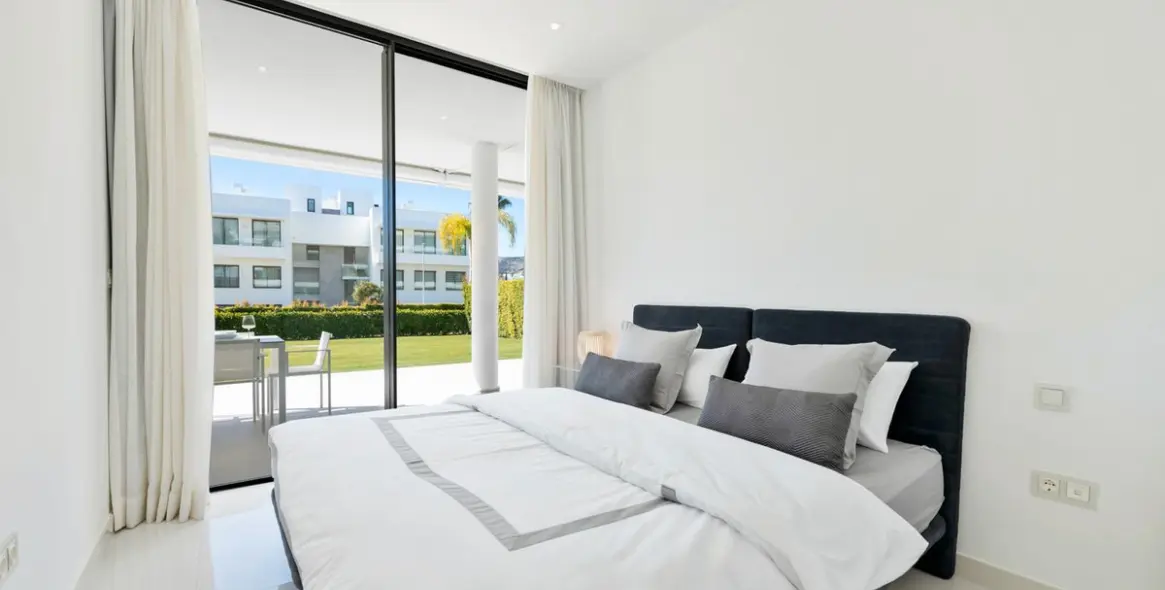 Sale of ground floor apartment in Estepona 11