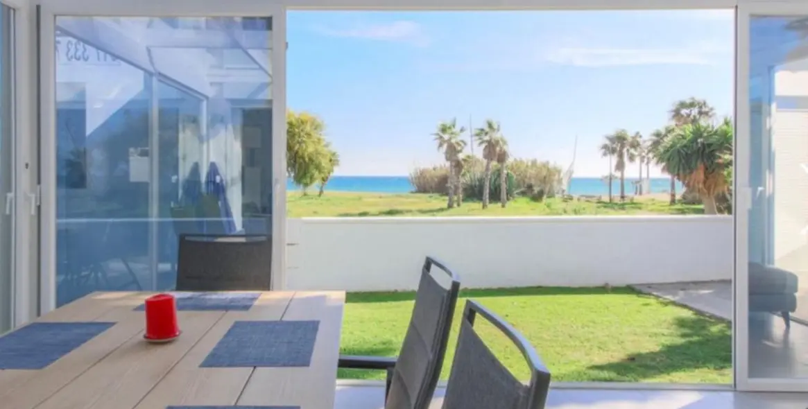 Продажа  отдельно стоящей виллы в Estepona (район Costalita) 1