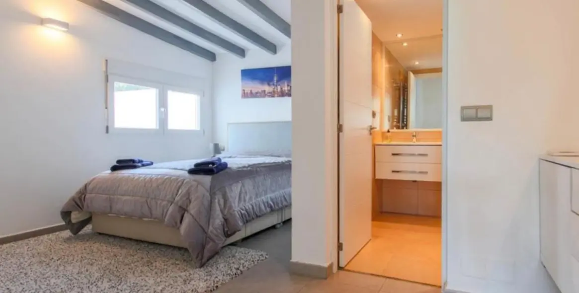 Продажа  отдельно стоящей виллы в Estepona (район Costalita) 15