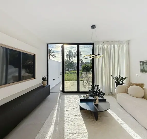 Таунхаус R5215654