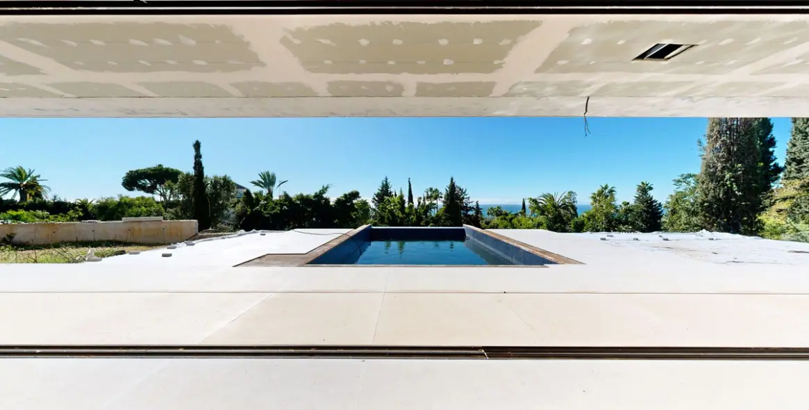 Продажа  отдельно стоящей виллы в Marbella East (район Hacienda Las Chapas) 1