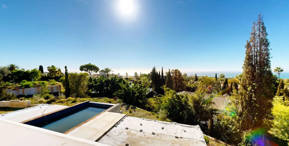 Продажа  отдельно стоящей виллы в Marbella East (район Hacienda Las Chapas) 3