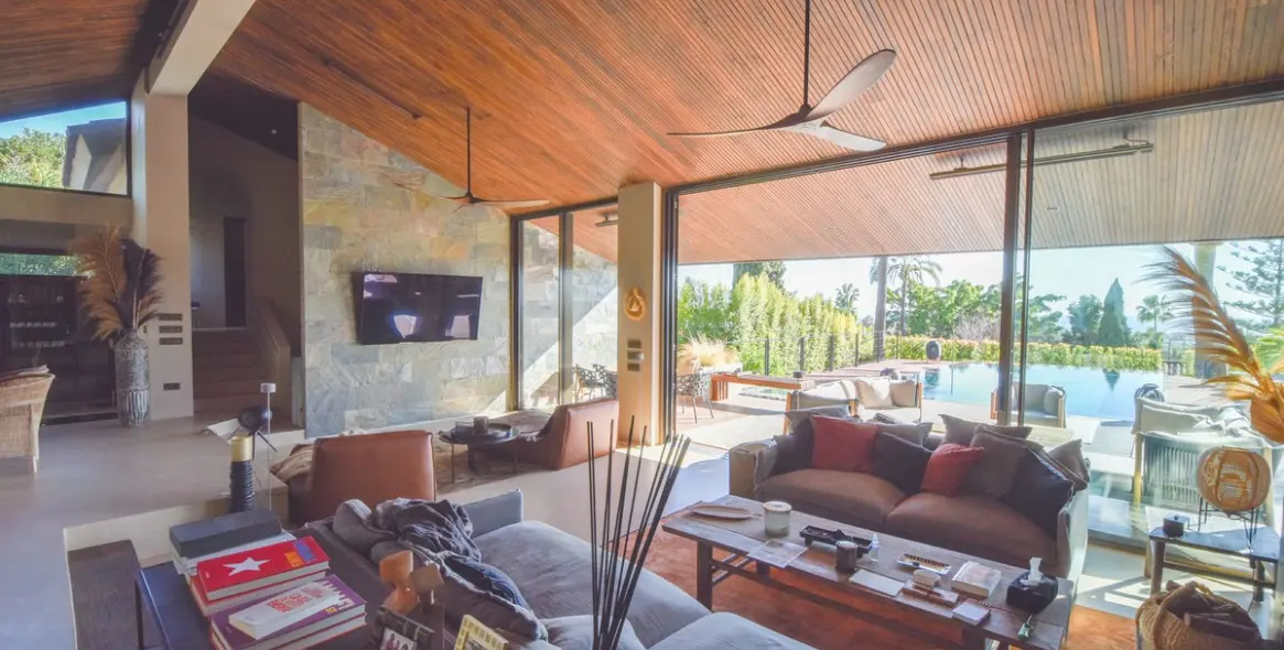 Sale of detached villa in The Golden Mile 11