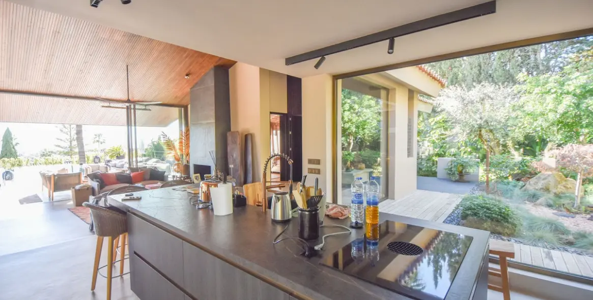 Sale of detached villa in The Golden Mile 13