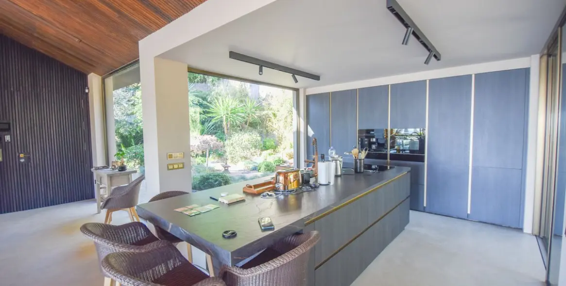 Sale of detached villa in The Golden Mile 14