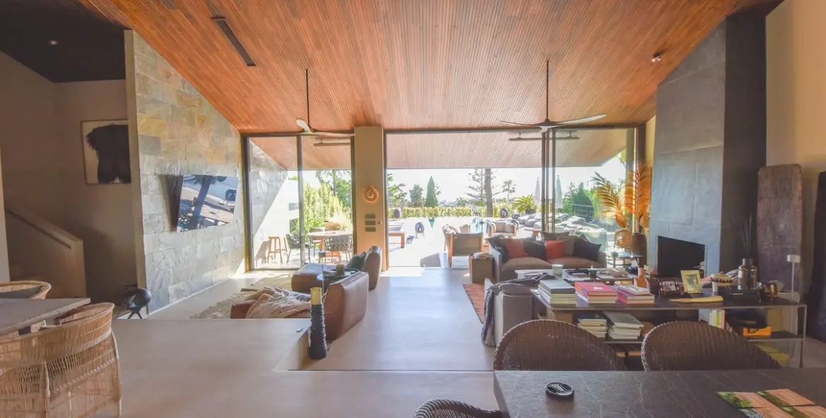 Sale of detached villa in The Golden Mile 15