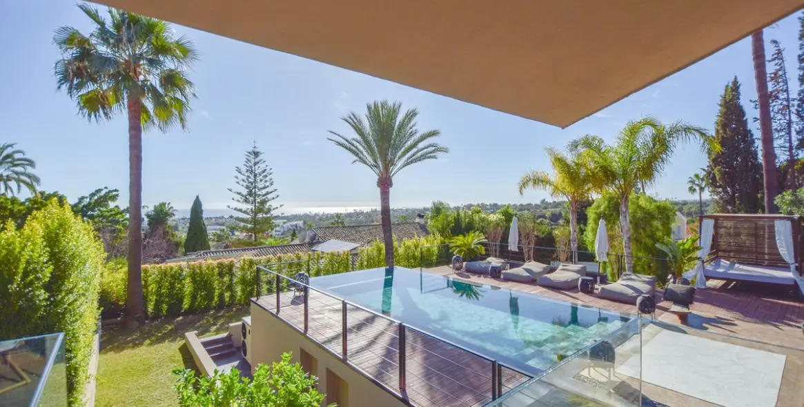 Sale of detached villa in The Golden Mile 19