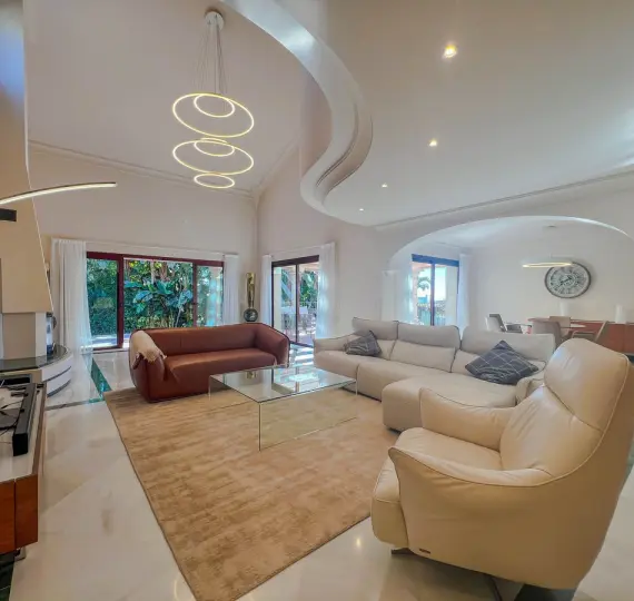 Oтдельно стоящая вилла R5246014