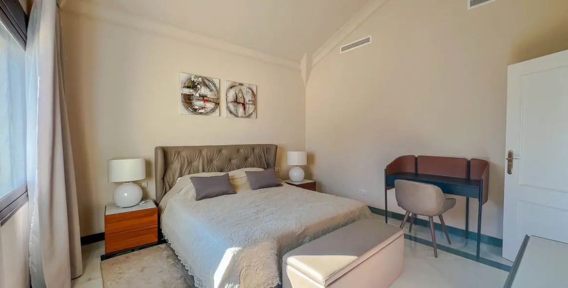 Продажа  отдельно стоящей виллы в Benahavís (район Los Flamingos) 4