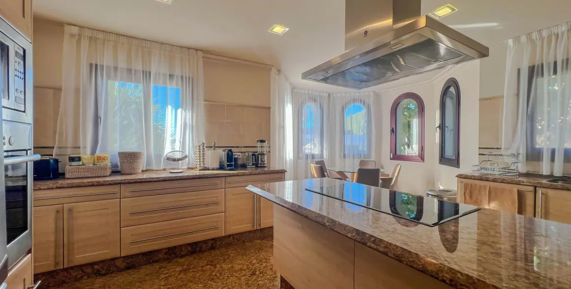 Продажа  отдельно стоящей виллы в Benahavís (район Los Flamingos) 6