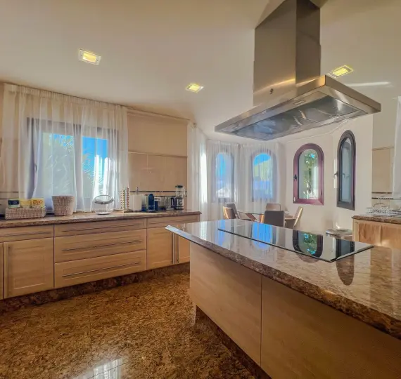 Oтдельно стоящая вилла R5246014