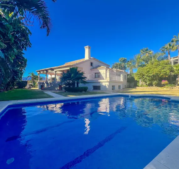 Venta de villa independiente en Los Flamingos