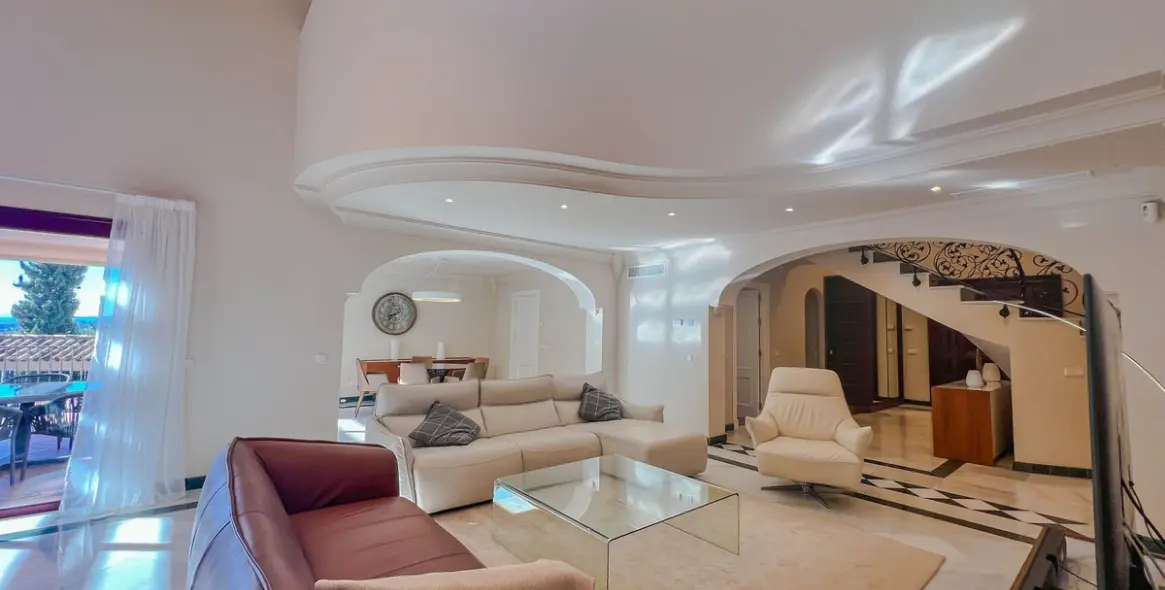 Продажа  отдельно стоящей виллы в Benahavís (район Los Flamingos) 11