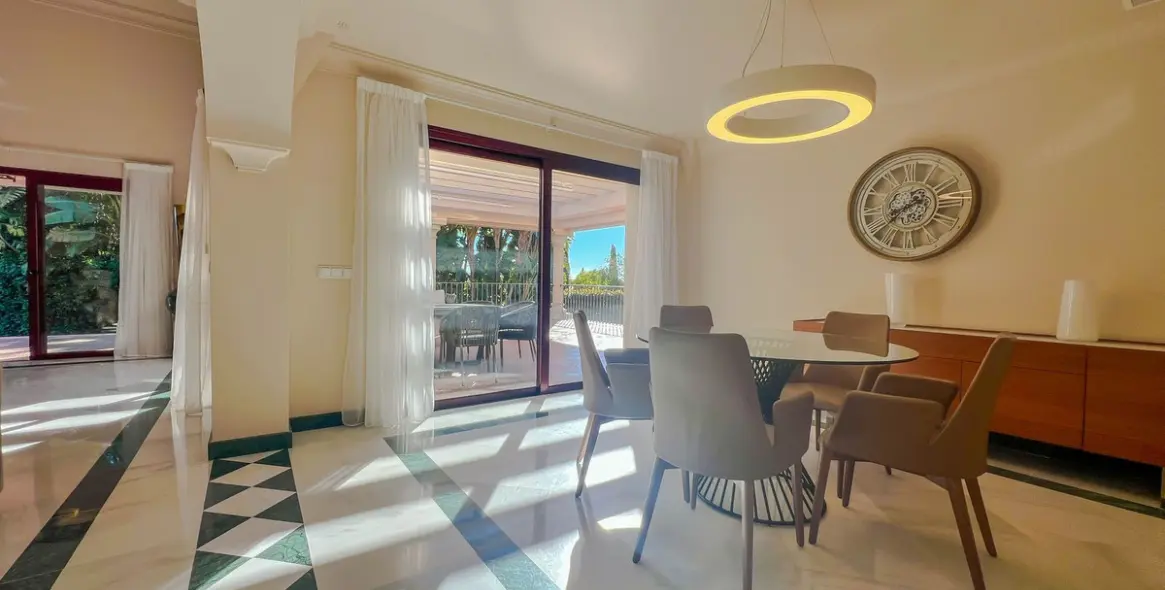 Продажа  отдельно стоящей виллы в Benahavís (район Los Flamingos) 13