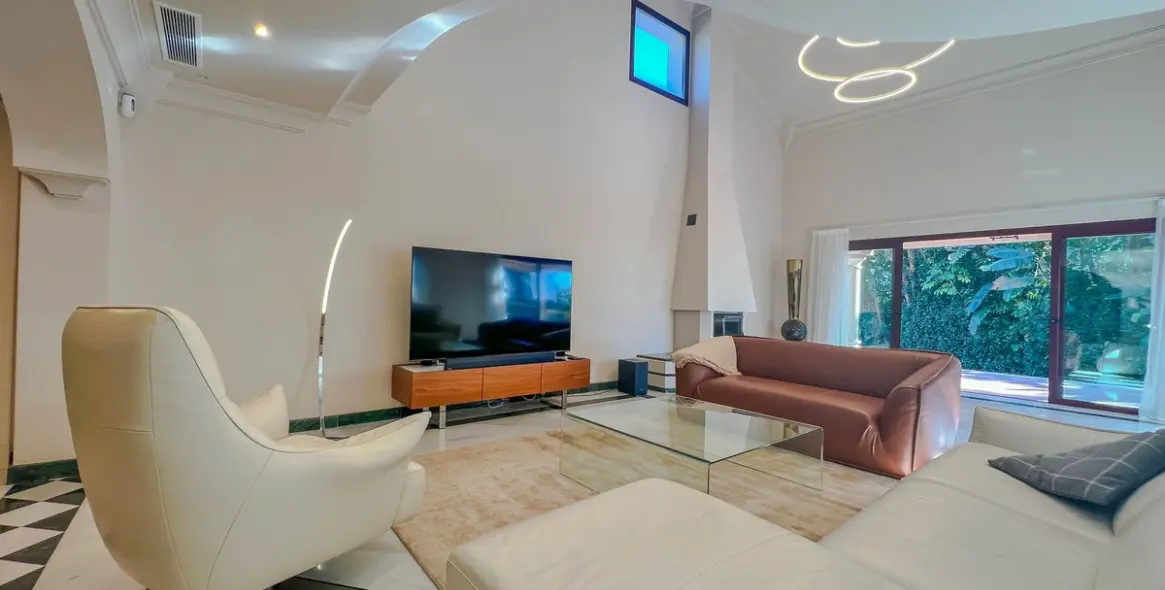 Продажа  отдельно стоящей виллы в Benahavís (район Los Flamingos) 16