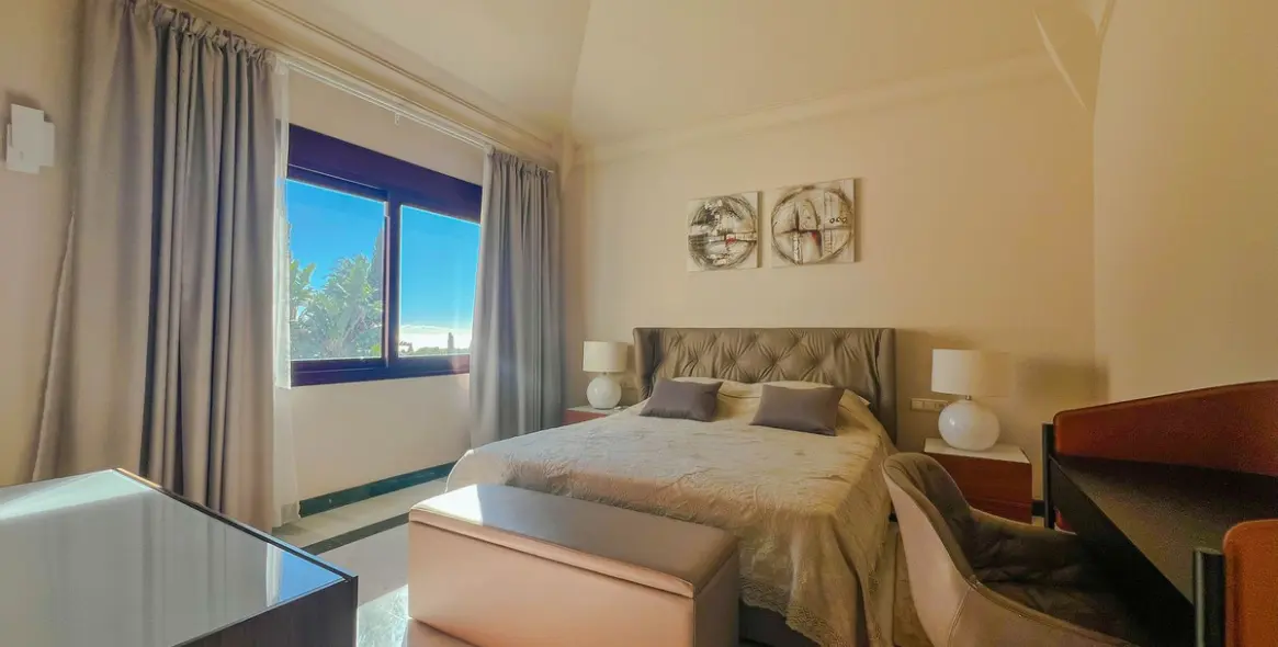 Long-term rent of detached villa in Los Flamingos 28