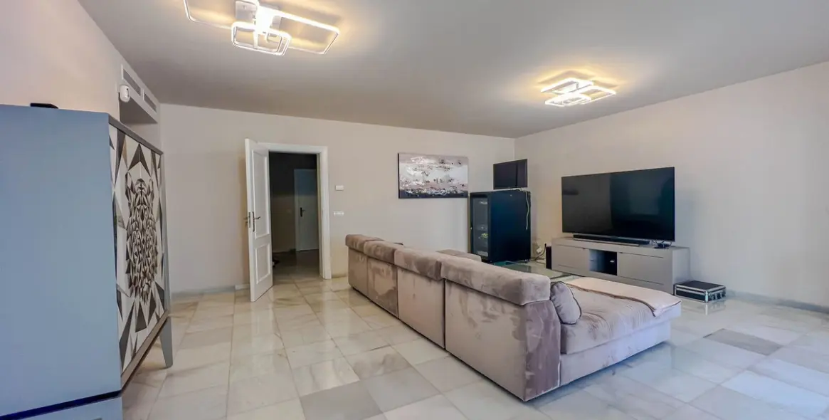 Long-term rent of detached villa in Los Flamingos 26