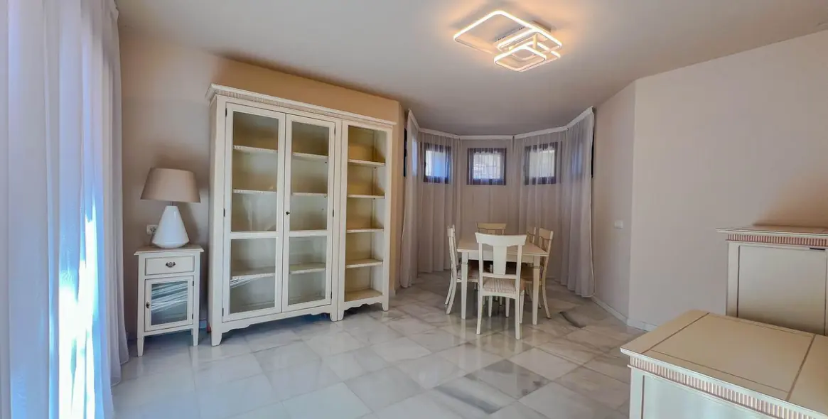 Long-term rent of detached villa in Los Flamingos 27