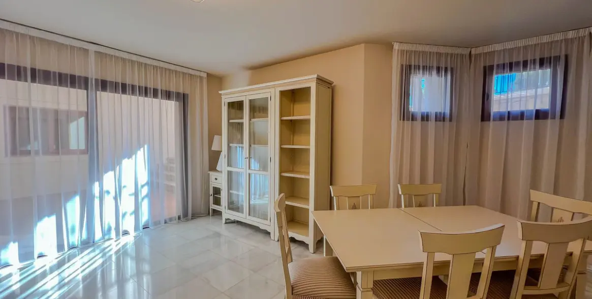 Long-term rent of detached villa in Los Flamingos 28