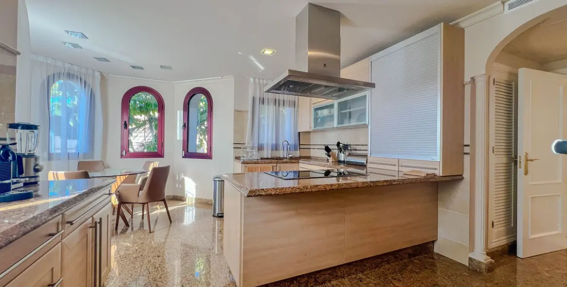 Long-term rent of detached villa in Los Flamingos 35