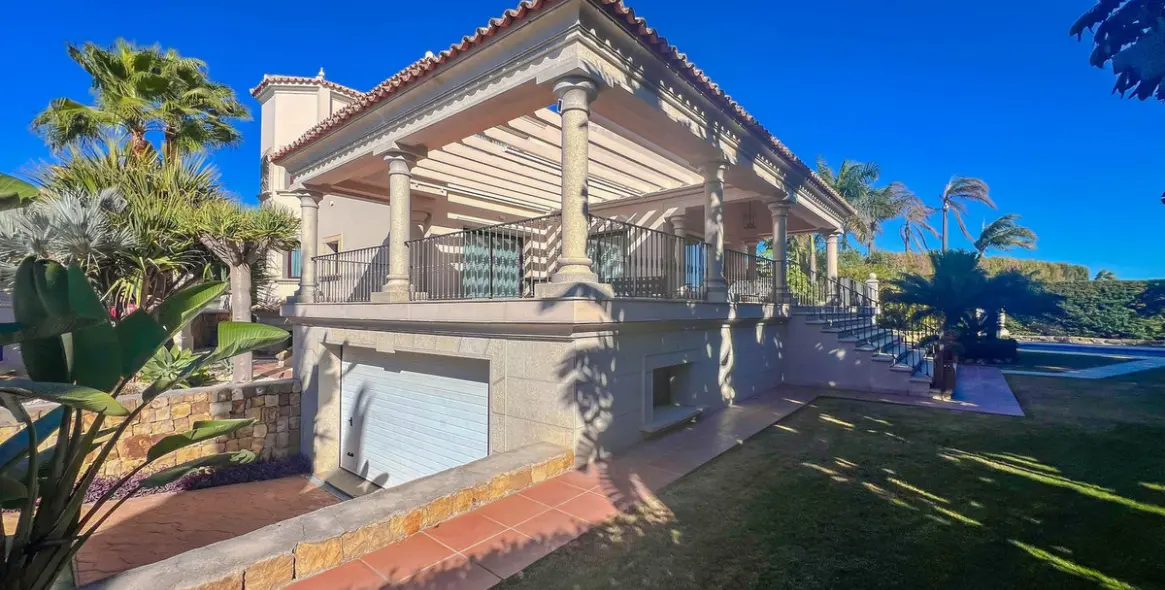 Long-term rent of detached villa in Los Flamingos 37
