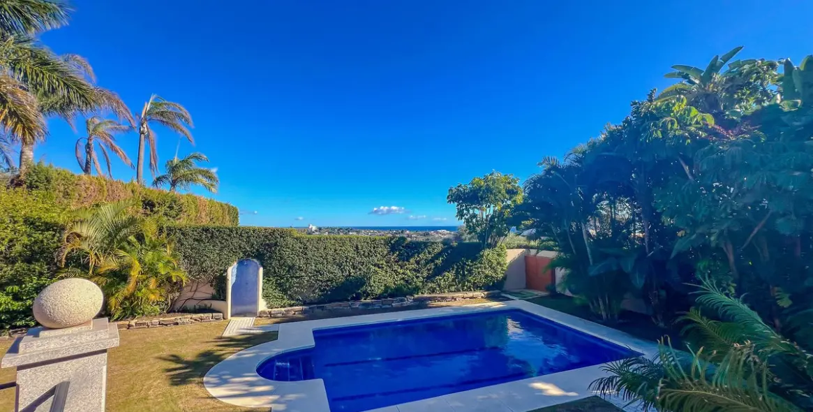 Long-term rent of detached villa in Los Flamingos 40