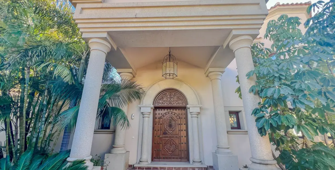 Long-term rent of detached villa in Los Flamingos 41