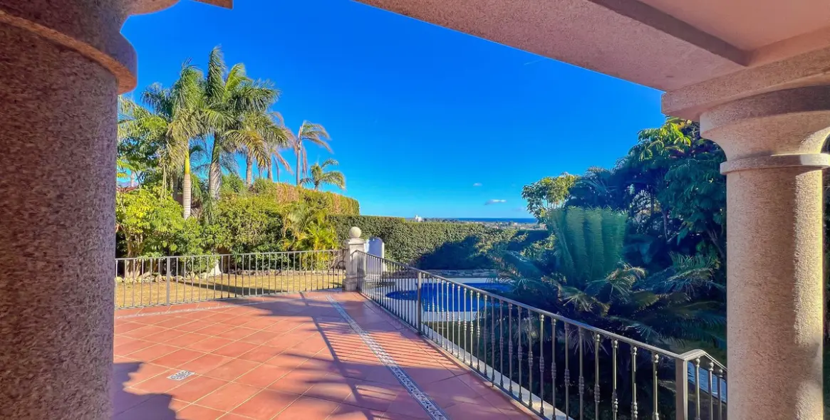 Long-term rent of detached villa in Los Flamingos 43