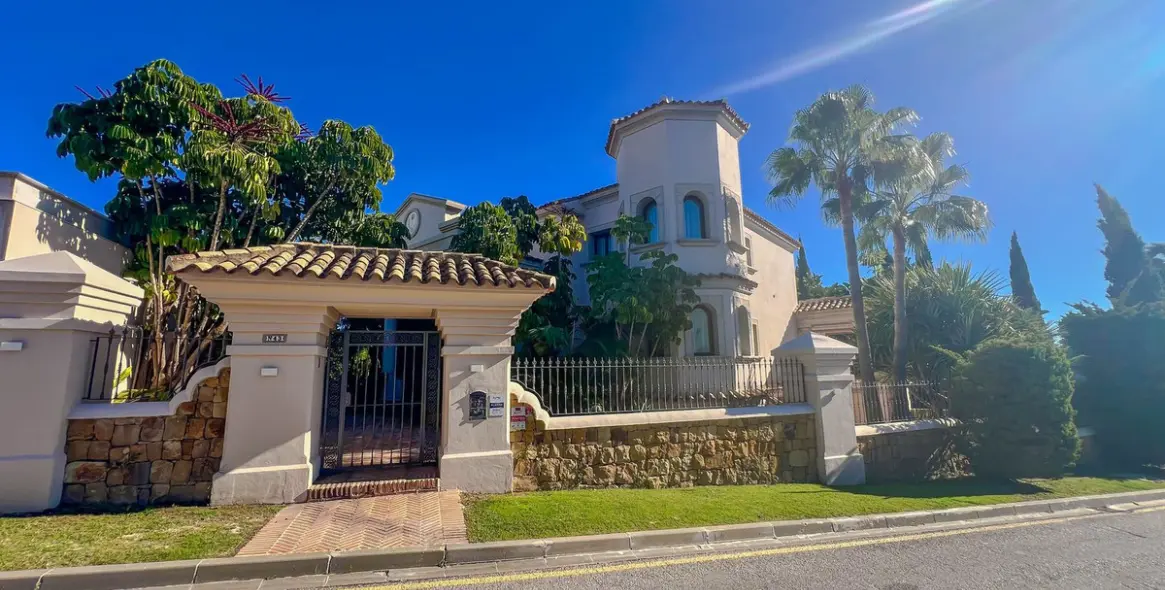 Long-term rent of detached villa in Los Flamingos 44