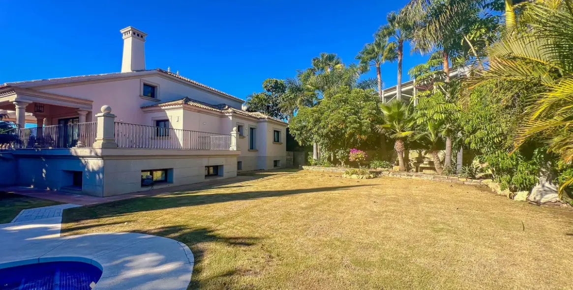 Long-term rent of detached villa in Los Flamingos 46