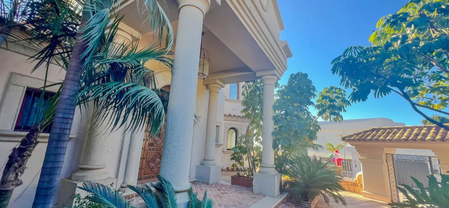 Long-term rent of detached villa in Los Flamingos 1