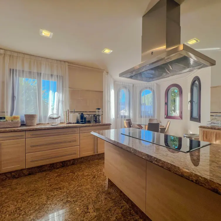 Long-term rent of detached villa in Los Flamingos