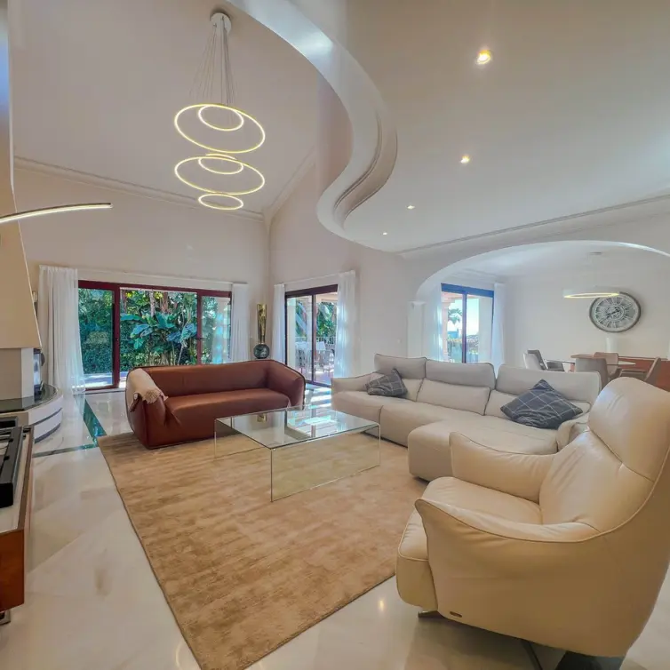 Long-term rent of detached villa in Los Flamingos