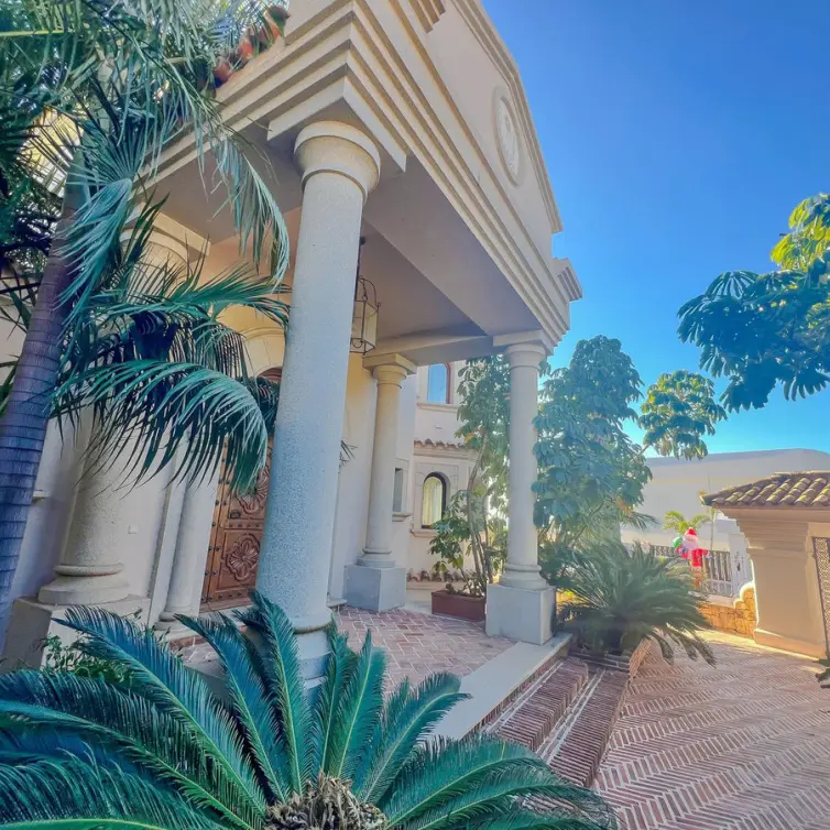 Long-term rent of detached villa in Los Flamingos