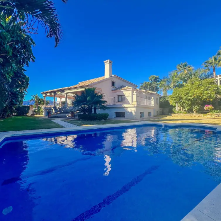 Long-term rent of detached villa in Los Flamingos