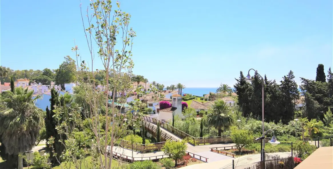 Краткосрочная аренда апартаментов на среднем этаже в Estepona 5