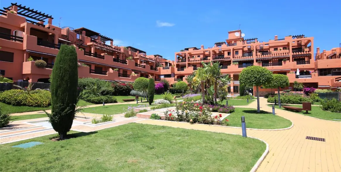 Краткосрочная аренда апартаментов на среднем этаже в Estepona 21