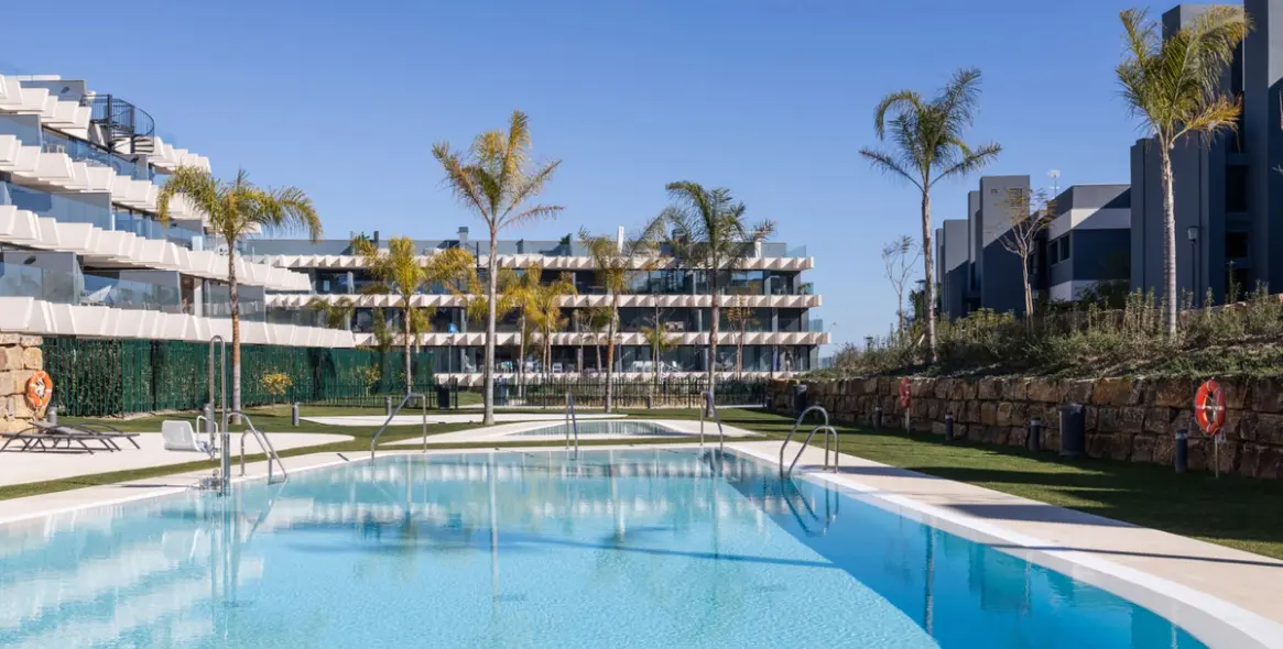 Long-term rent of penthouse duplex in New Golden Mile 1