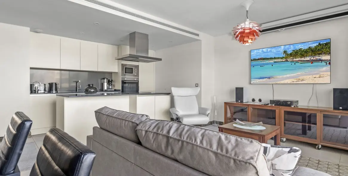 Long-term rent of penthouse duplex in New Golden Mile 2