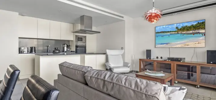 Long-term rent of penthouse duplex in New Golden Mile 1