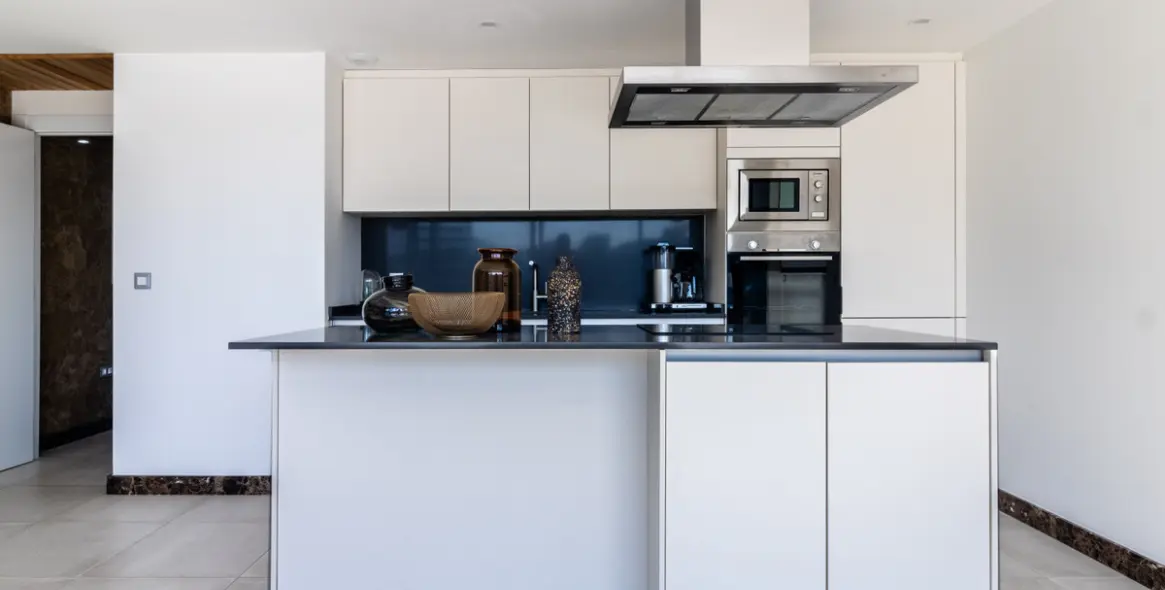 Long-term rent of penthouse duplex in New Golden Mile 5