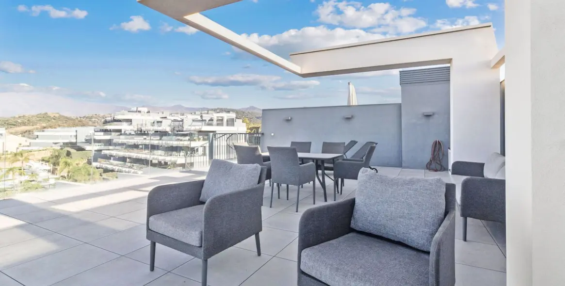 Long-term rent of penthouse duplex in New Golden Mile 6