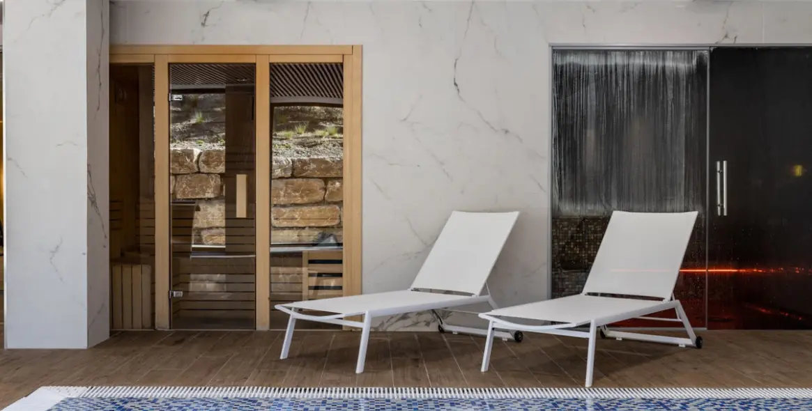 Long-term rent of penthouse duplex in New Golden Mile 8